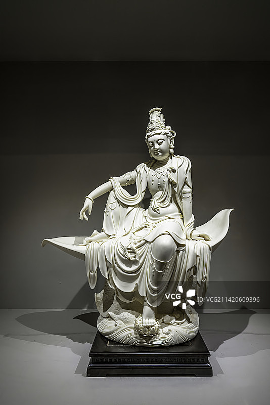 德化瓷塑观音像图片素材