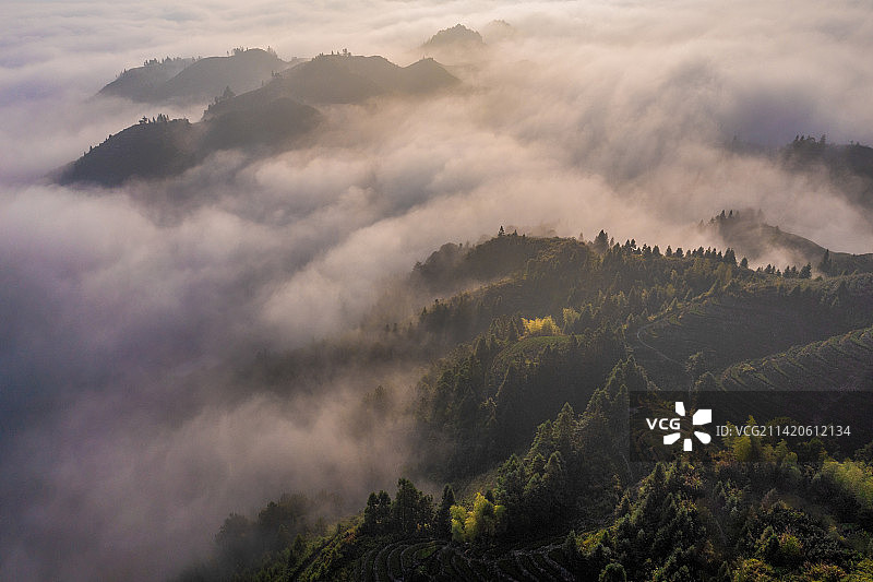 感德石门尖云海图片素材