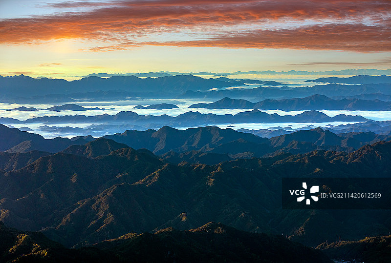 陕西省境内的东段秦岭风光图片素材