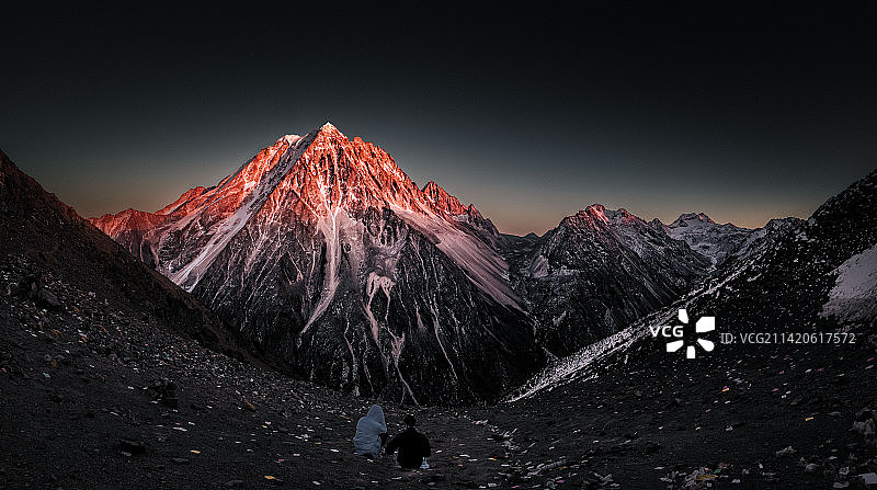 雅拉雪山图片素材