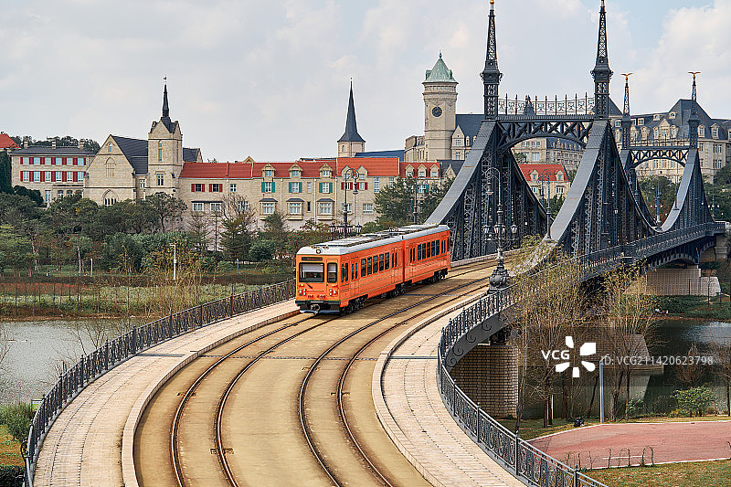 欧洲风格小镇小火车图片素材