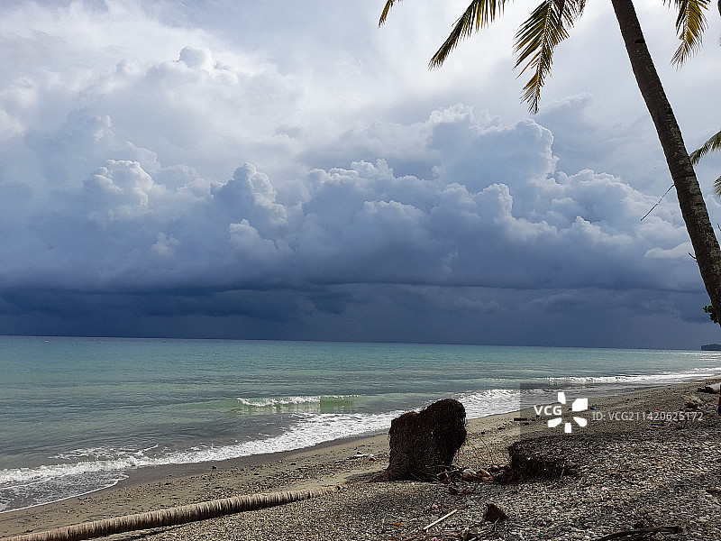 天空映衬下的海景图片素材