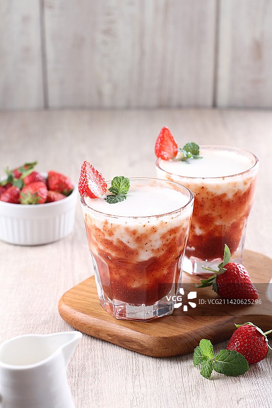 桌子上甜点的特写图片素材