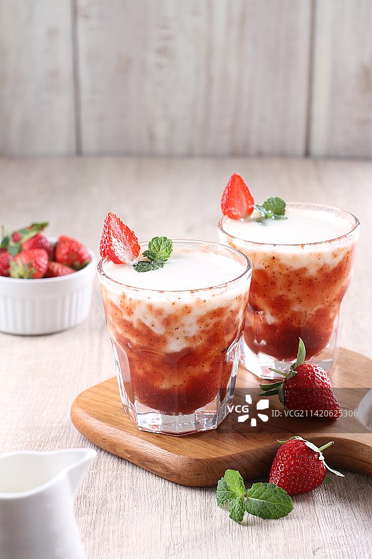 桌子上甜点的特写图片素材