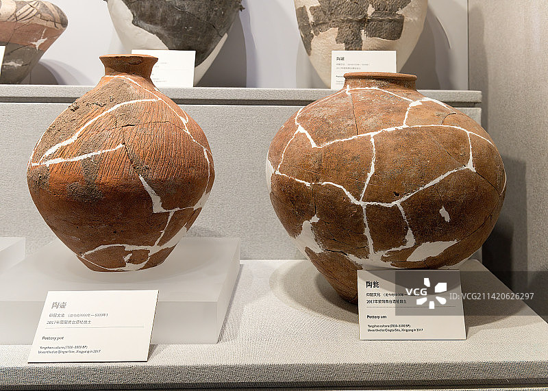 荥阳青台遗址，彩陶钵图片素材