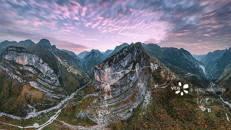 重庆巫溪兰英村挂壁公路风光图片素材