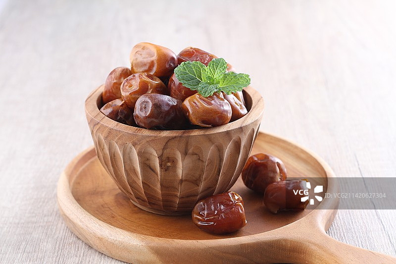 印尼西爪哇省勿加泗市餐桌上的碗中食物特写图片素材