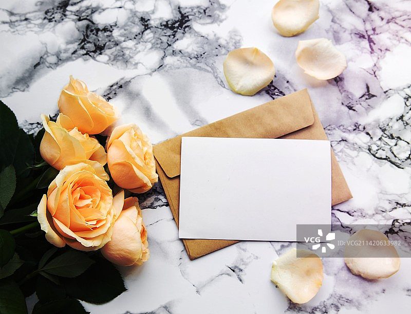 黄色玫瑰和贺卡，罗马尼亚图片素材
