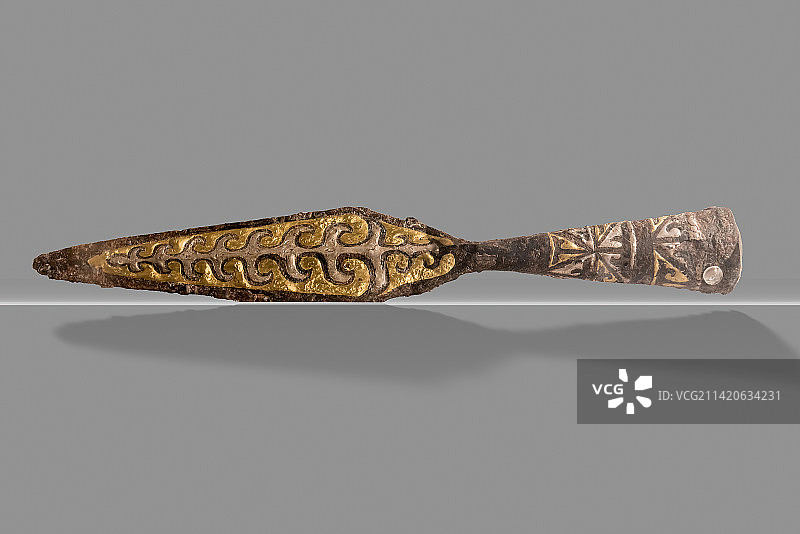 甘肃省张家川，镂金银铁矛图片素材