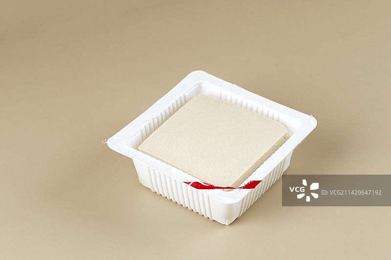 印尼万隆超市塑料包装上的丝滑豆腐图片素材