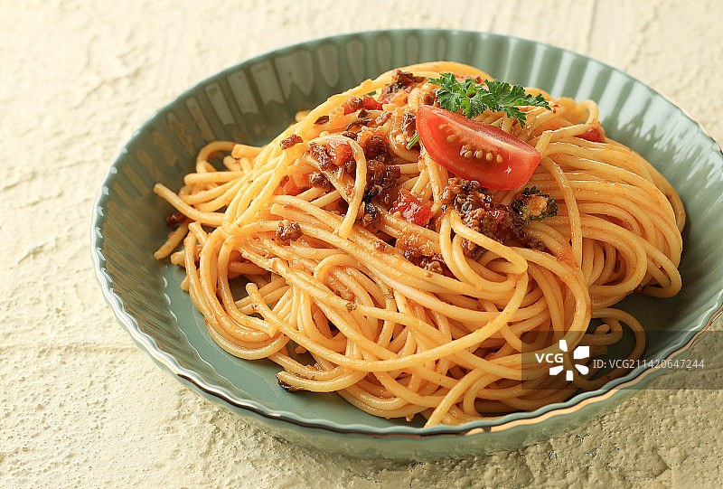 印度尼西亚万隆桌上碗中的面条俯视图图片素材