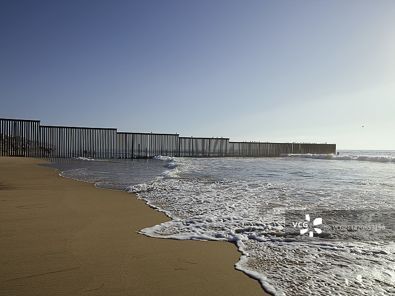 美国/墨西哥边境的圣地亚哥海滩图片素材