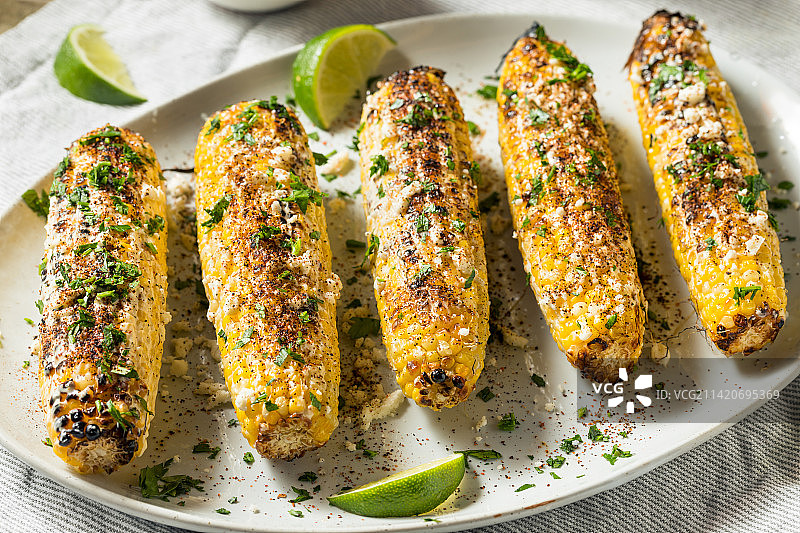 自制香辣墨西哥街头烤玉米图片素材