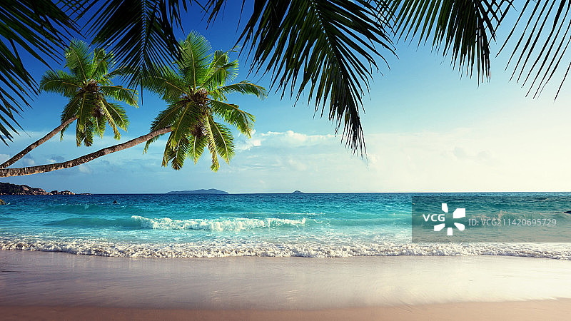 印度尼西亚，天空映衬下的海景图片素材