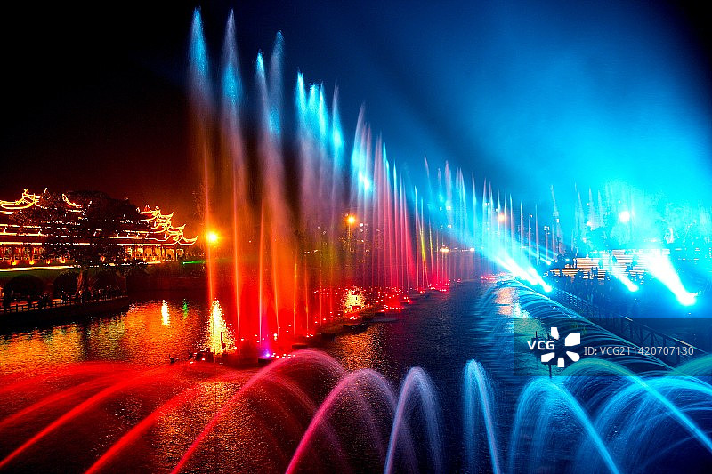 璧山县观音塘湿地公园激光音乐喷泉夜景图片素材