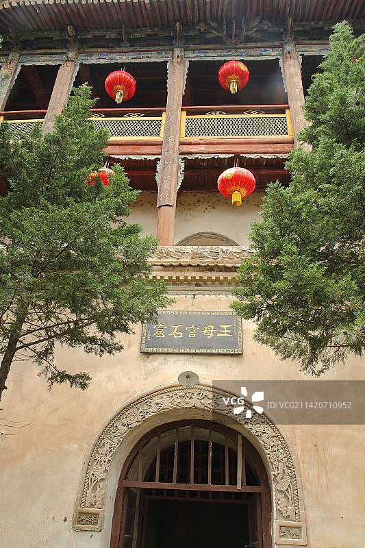 泾川县的王母宫石窟图片素材