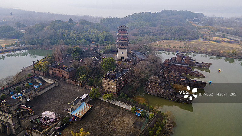 中国湖北三国赤壁古战场仿古建筑航拍图图片素材