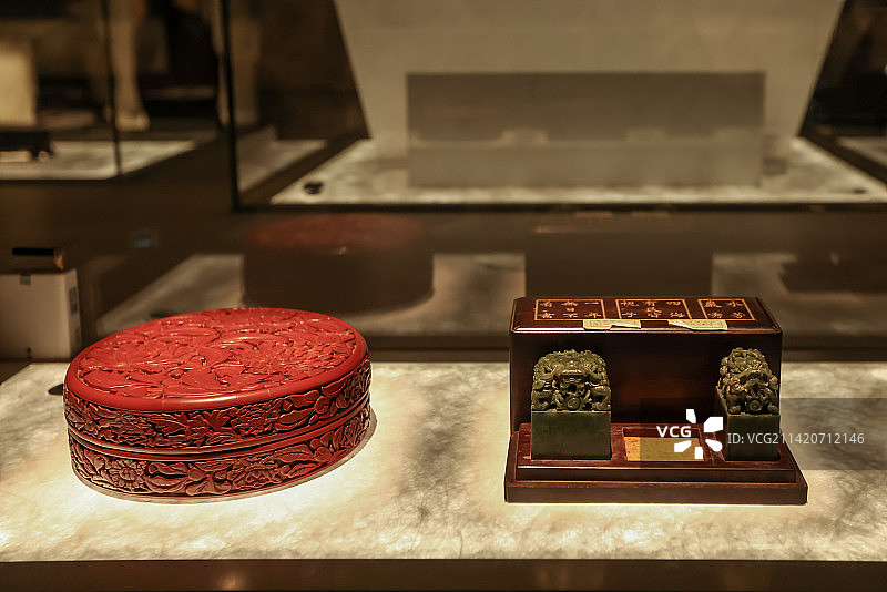 故宫-照见天地心-宣德款剔红牡丹纹圆盒-明代-印章-清代图片素材