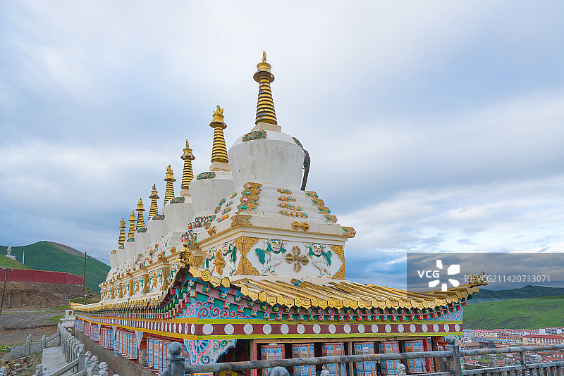 青海果洛州的佛塔图片素材