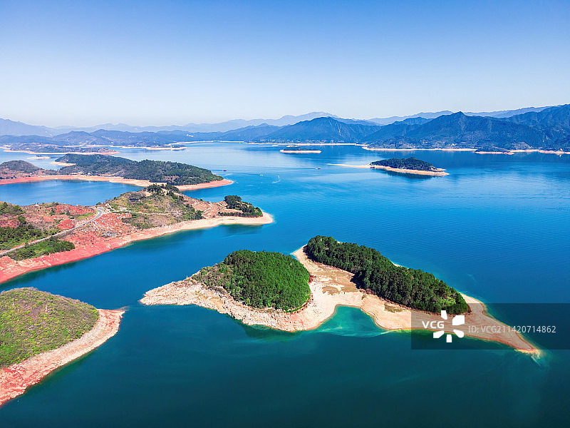 晴朗的东江湖景区白廊环湖公路景区图片素材