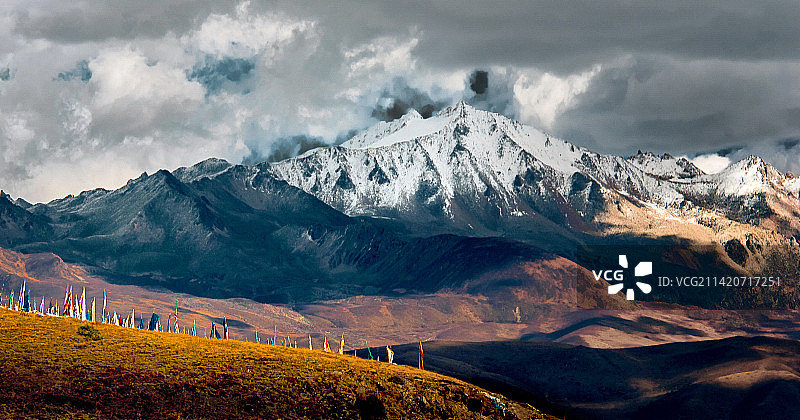 青绕神山图片素材