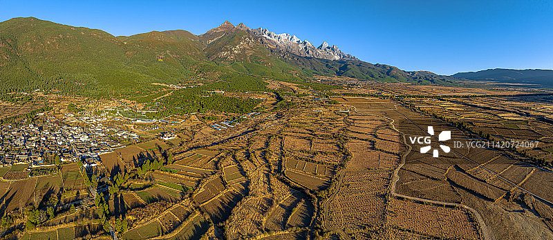 云南丽江 玉龙雪山 丽江坝子全景航拍 滇西南盆岭地貌 雪山山麓旱季田园风光图片素材