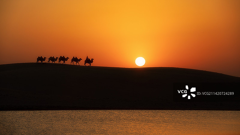 通辽奈曼宝古图沙漠日落图片素材