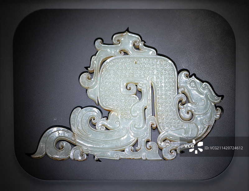 徐州博物馆藏品狮子山楚王墓西汉龙形玉佩图片素材