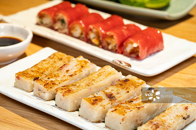 广东广州粤式小吃早茶点心香煎萝卜糕图片素材