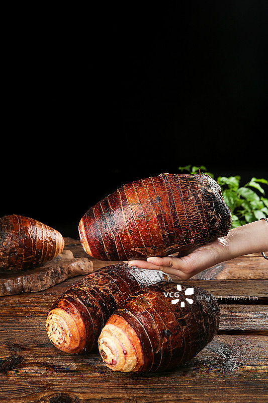 深底上的荔浦芋头图片素材