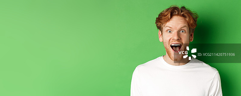 惊讶的红发男人特写图片素材