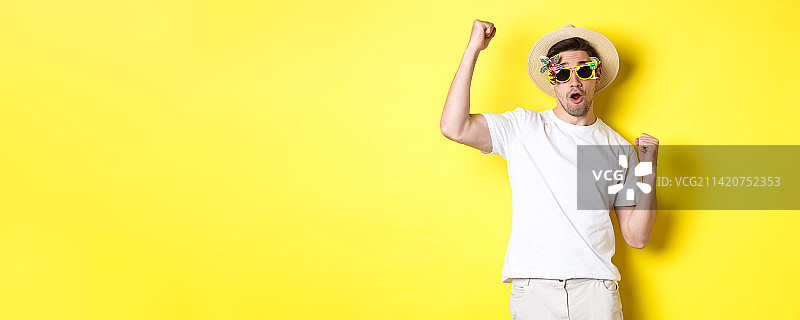 旅游与生活方式概念：快乐的旅行者图片素材