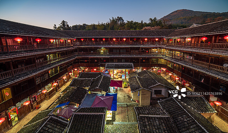 客家名片，福建土楼，有一种古建筑，叫福建永定土楼，屹立几百年堪称民居建筑艺术瑰宝图片素材