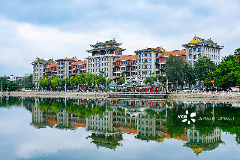 福建厦门集美学村 集美中学南薰楼  道南楼 龙舟池图片素材