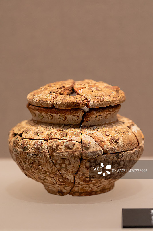 徐州博物馆藏品千目陶罐图片素材