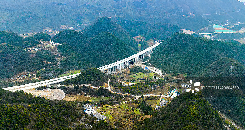 山间高速路图片素材