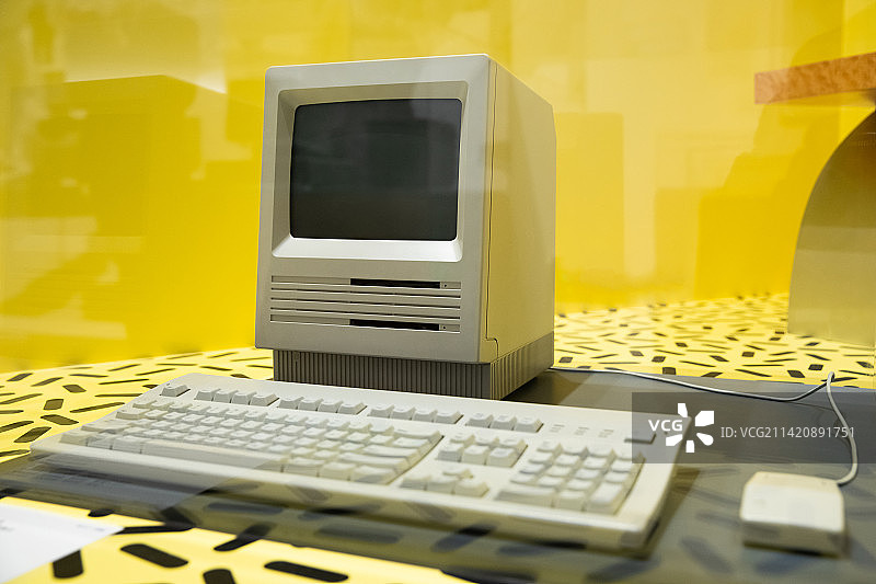 北京清华大学博物馆特展苹果麦金托什SE电脑1989年青蛙设计公司苹果电脑公司生产塑料慕尼黑设计博物馆图片素材