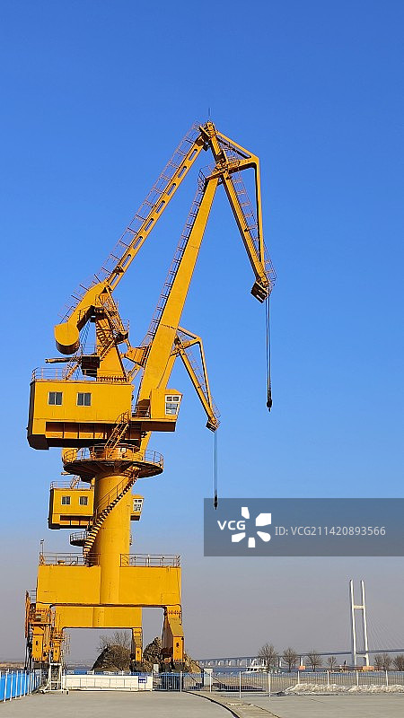 丹东港的吊车图片素材