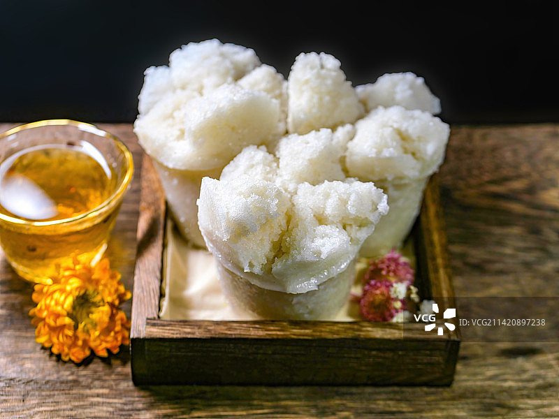 客家特色传统小吃碗粄广东省梅州市丰顺县汤坑镇特产食品米粉浆酒糟酵种发酵制成碗子粄蒸煮制成发粄贺年小食图片素材