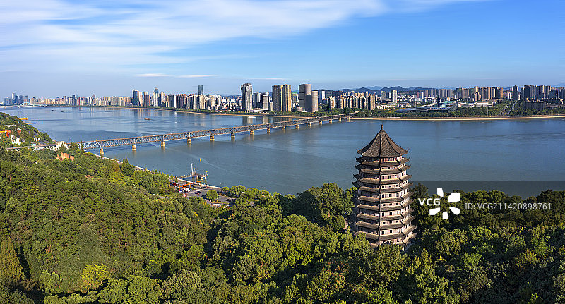 杭州六和塔看钱塘江图片素材