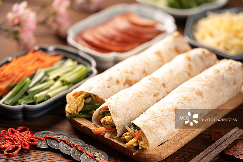 中式风格主食春饼卷饼图片素材