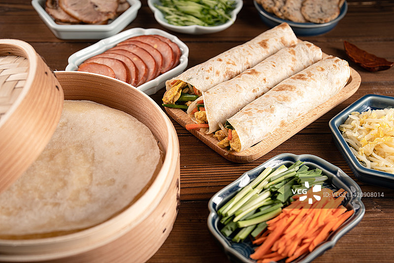 中式风格主食春饼卷饼图片素材