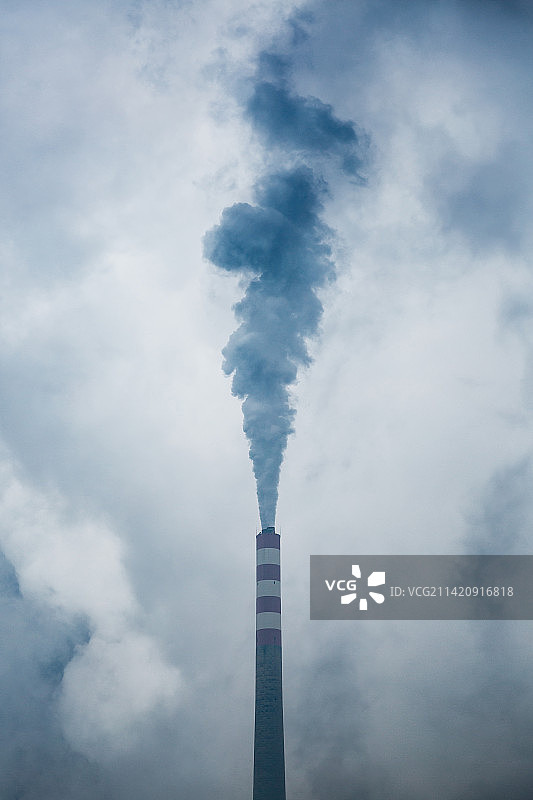 高的烟囱工业排烟图片素材