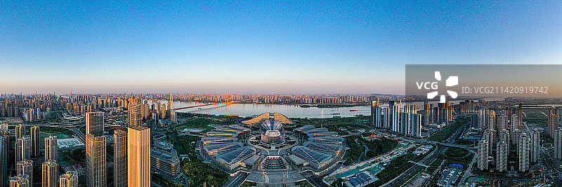航拍武汉汉阳国博中心城市天际线图片素材