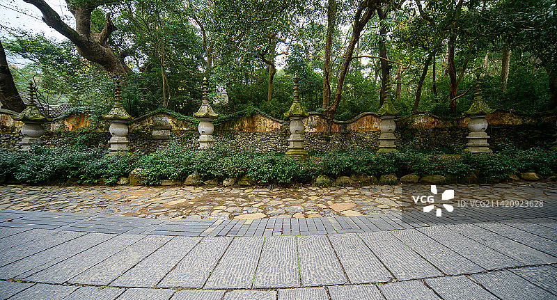 国清寺，位于浙江省台州市天台县城关镇，1400年低调古寺，不收门票小众清幽，是天台宗发源地图片素材