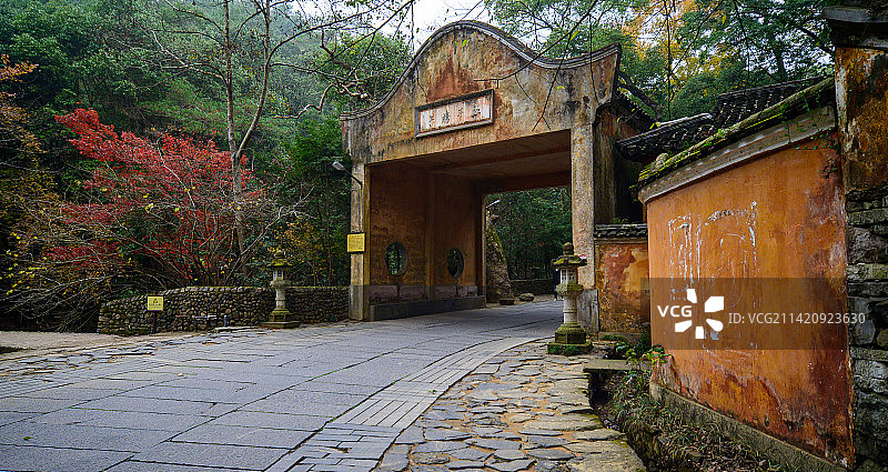 国清寺，位于浙江省台州市天台县城关镇，1400年低调古寺，不收门票小众清幽，是天台宗发源地图片素材