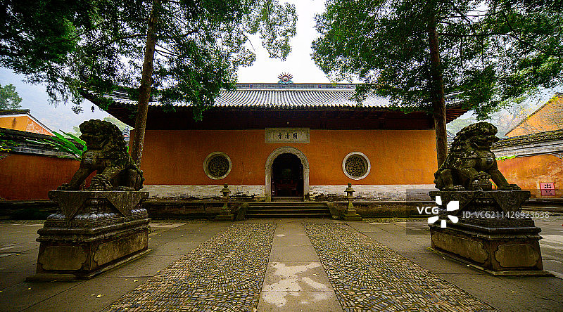 国清寺，位于浙江省台州市天台县城关镇，1400年低调古寺，不收门票小众清幽，是天台宗发源地图片素材
