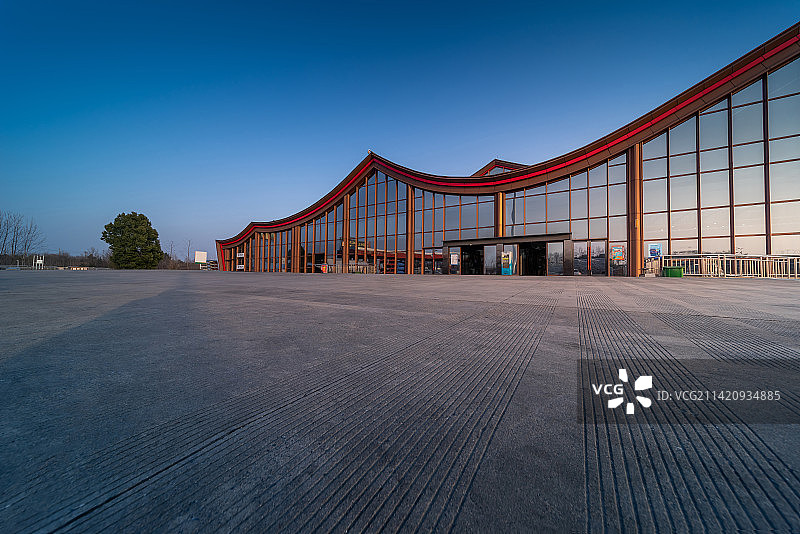 安徽高速公路六安服务区建筑停车场图片素材