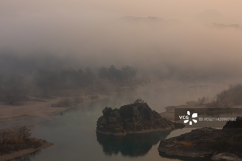 楠溪江畔  狮子岩  早晨  云雾——浙江  温州  永嘉县图片素材