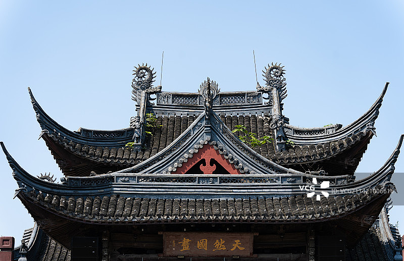 绍兴鲁镇建筑屋顶飞檐图片素材